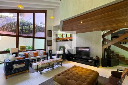 Casa de condomínio à venda com 430m², 4 quartos e 6 vagasSala