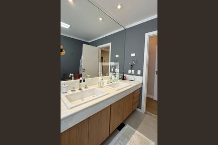 Casa de condomínio à venda com 430m², 4 quartos e 6 vagasBanheiro da Suíte 1