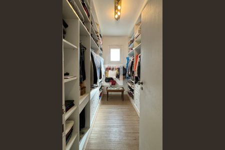 Casa de condomínio à venda com 430m², 4 quartos e 6 vagasCloset da suíte 1