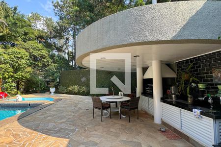 Casa de condomínio à venda com 430m², 4 quartos e 6 vagasChurrasqueira