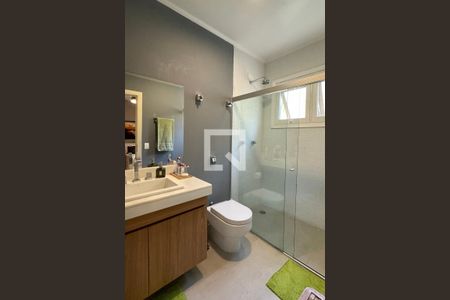 Casa de condomínio à venda com 430m², 4 quartos e 6 vagasBanheiro da Suíte 2