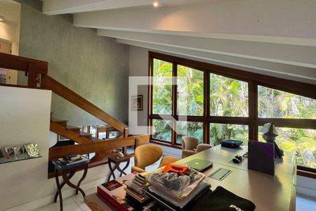 Casa de condomínio à venda com 430m², 4 quartos e 6 vagasEscritório