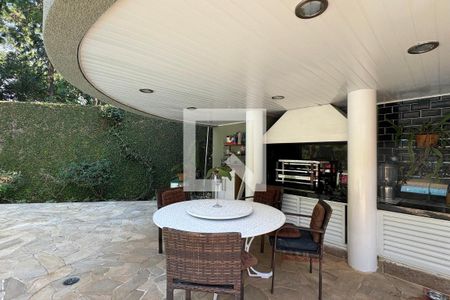 Casa de condomínio à venda com 430m², 4 quartos e 6 vagasChurrasqueira