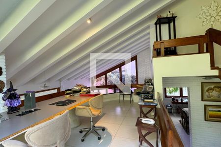 Casa de condomínio à venda com 430m², 4 quartos e 6 vagasEscritório