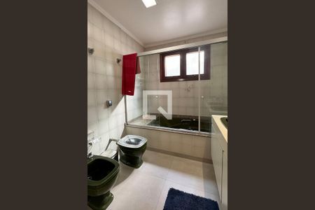 Casa de condomínio à venda com 430m², 4 quartos e 6 vagasBanheiro Corredor