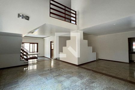 Sala de casa de condomínio para alugar com 4 quartos, 380m² em Alphaville, Santana de Parnaíba