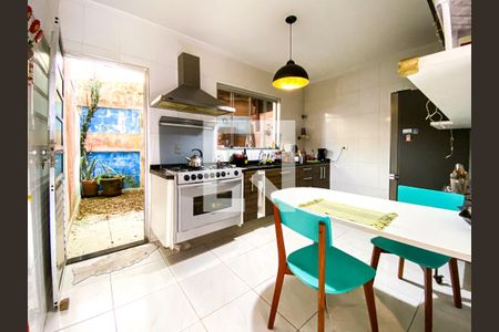 Casa à venda com 95m², 2 quartos e 2 vagasCozinha 