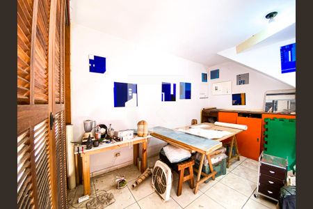 Casa à venda com 95m², 2 quartos e 2 vagasQuarto de serviço 