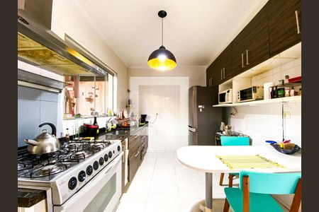 Casa à venda com 95m², 2 quartos e 2 vagasCozinha 