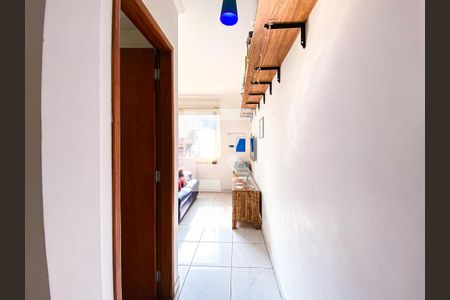 Casa à venda com 95m², 2 quartos e 2 vagasCorredor