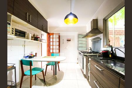 Casa à venda com 95m², 2 quartos e 2 vagasCozinha 