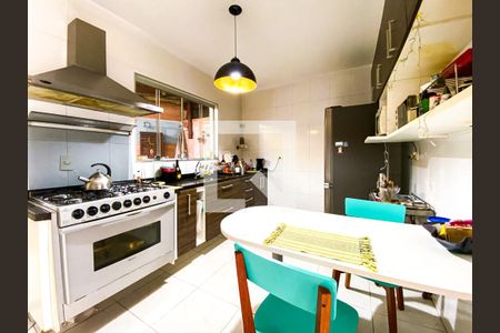 Casa à venda com 95m², 2 quartos e 2 vagasCozinha 