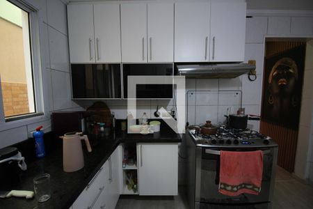 Casa à venda com 119m², 3 quartos e 2 vagasCozinha - Armários