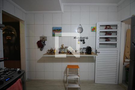 Casa à venda com 119m², 3 quartos e 2 vagasCozinha - Armários