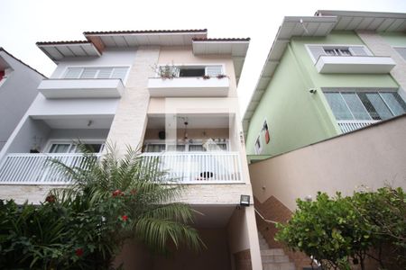 Casa à venda com 119m², 3 quartos e 2 vagasFachada da casa