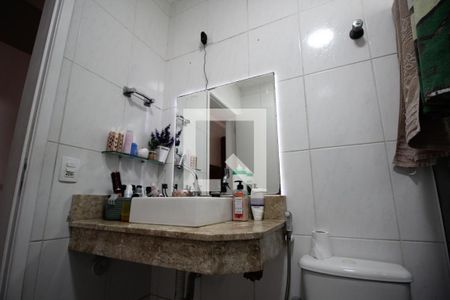 Casa à venda com 119m², 3 quartos e 2 vagasBanheiro suíte 