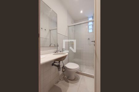Banheiro social de apartamento à venda com 1 quarto, 23m² em Copacabana, Rio de Janeiro