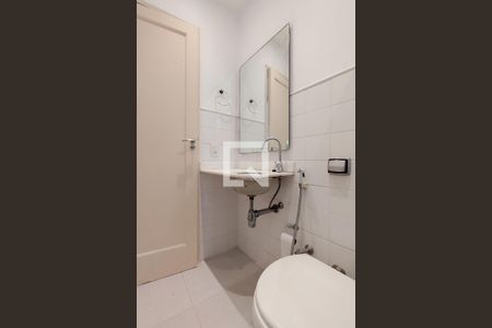 Banheiro social de apartamento à venda com 1 quarto, 23m² em Copacabana, Rio de Janeiro