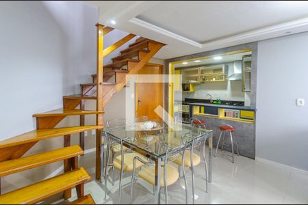 Escada de apartamento para alugar com 2 quartos, 126m² em Cristal, Porto Alegre