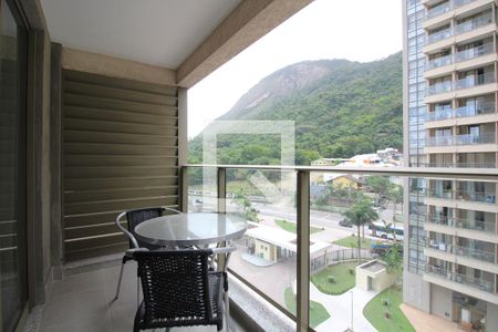 Sala Varanda de apartamento para alugar com 2 quartos, 68m² em Camorim, Rio de Janeiro