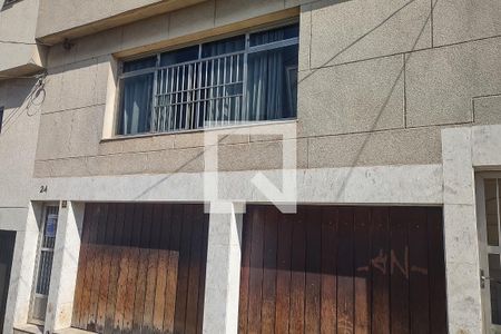 Casa à venda com 190m², 3 quartos e 3 vagas Casa à venda com 190m², 3 quartos e 3 vagasFachada