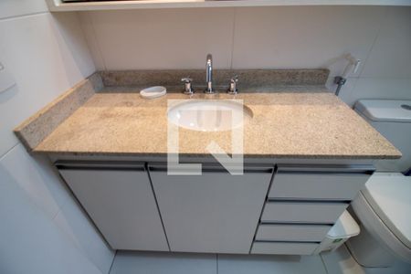 Banheiro de apartamento à venda com 1 quarto, 51m² em Santo Amaro, São Paulo