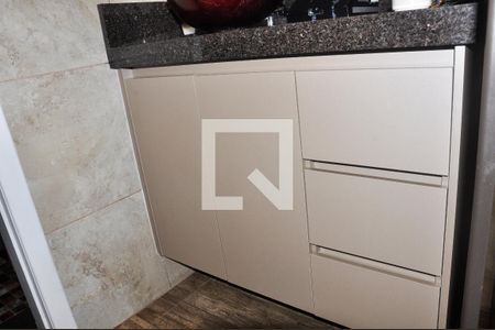 Casa à venda com 78m², 2 quartos e 2 vagasBanheiro / Box / Armário / Chuveiro Elétrico