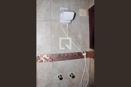 Casa à venda com 78m², 2 quartos e 2 vagasBanheiro / Box / Armário / Chuveiro Elétrico