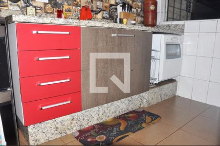 Casa à venda com 78m², 2 quartos e 2 vagasCozinha / Armário