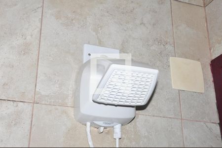 Casa à venda com 78m², 2 quartos e 2 vagasBanheiro / Box / Armário / Chuveiro Elétrico