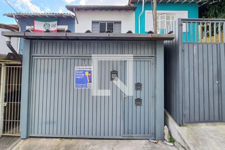 Casa à venda com 170m², 2 quartos e 1 vaga Casa à venda com 170m², 2 quartos e 1 vagaFachada