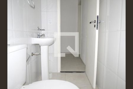 Banheiro de casa para alugar com 1 quarto, 40m² em Jardim Almanara, São Paulo