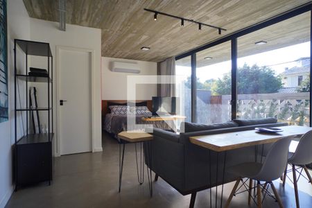 Sala _Quarto de kitnet/studio para alugar com 1 quarto, 42m² em Morro das Pedras, Florianópolis