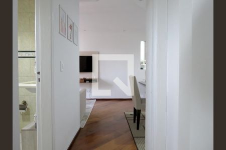 Corredor de apartamento à venda com 3 quartos, 63m² em Vila São Vicente, São Paulo