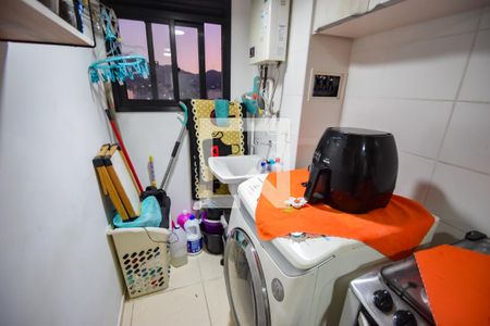 Apartamento à venda com 64m², 3 quartos e 1 vagaÁrea de Serviço