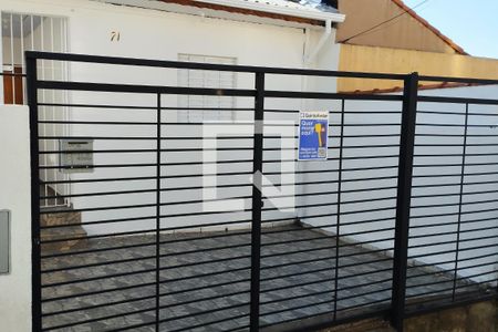 Casa para alugar com 75m², 2 quartos e 2 vagasFachada