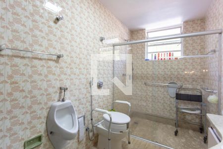 Casa à venda com 700m², 5 quartos e 2 vagasBanheiro da Suíte 2