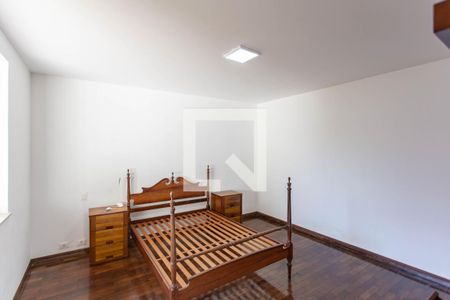 Casa à venda com 700m², 5 quartos e 2 vagasQuarto Suíte 2