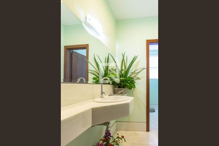 Casa à venda com 700m², 5 quartos e 2 vagasLavabo