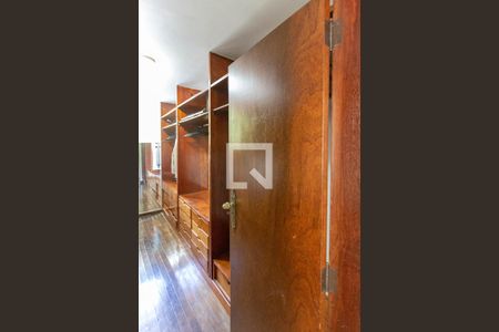 Casa à venda com 700m², 5 quartos e 2 vagasQuarto Suíte 2