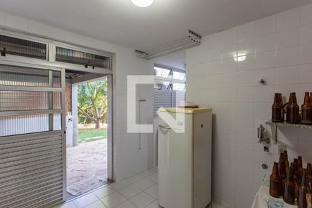 Casa à venda com 700m², 5 quartos e 2 vagasCasa de hospedes