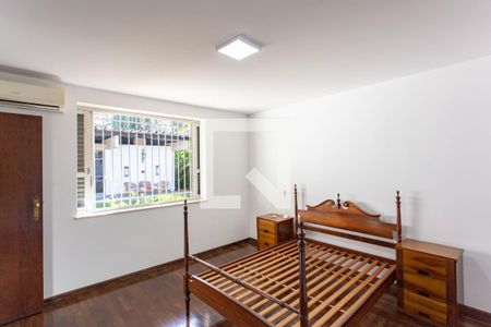 Casa à venda com 700m², 5 quartos e 2 vagasQuarto Suíte 2