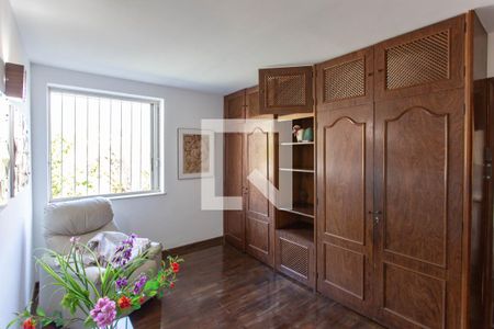 Casa à venda com 700m², 5 quartos e 2 vagasEscritório