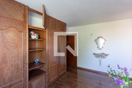 Casa à venda com 700m², 5 quartos e 2 vagasEscritório