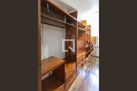 Casa à venda com 700m², 5 quartos e 2 vagasQuarto Suíte 2