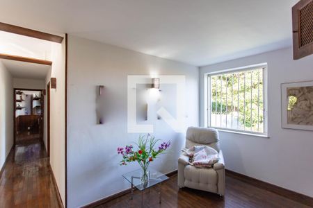 Casa à venda com 700m², 5 quartos e 2 vagasEscritório