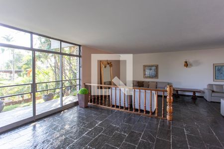 Sala de casa à venda com 5 quartos, 700m² em São Luiz, Belo Horizonte