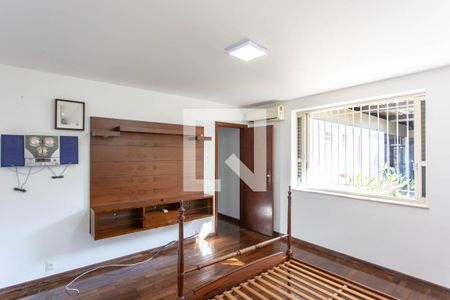 Casa à venda com 700m², 5 quartos e 2 vagasQuarto Suíte 2