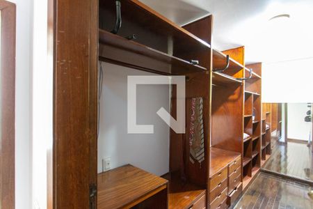 Casa à venda com 700m², 5 quartos e 2 vagasQuarto Suíte 2