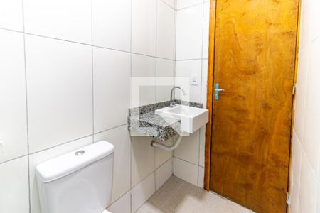 Banheiro  de kitnet/studio para alugar com 1 quarto, 18m² em São Domingos, Niterói